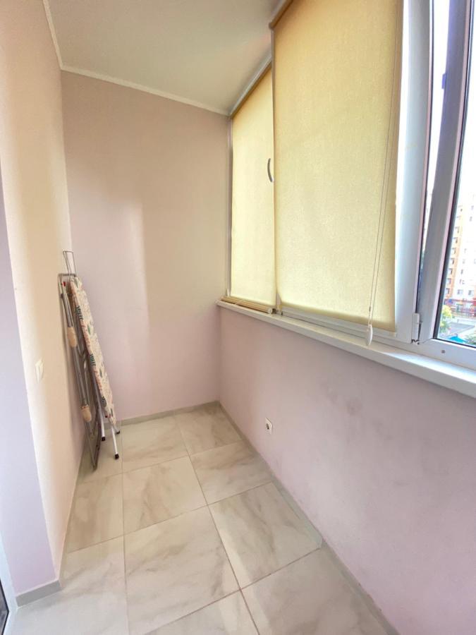 Cozy Two Bedroom Large Apartment คีชีเนา ภายนอก รูปภาพ