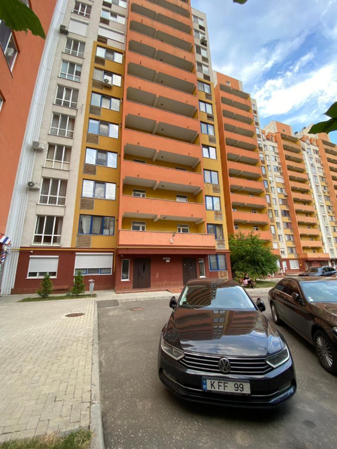 Cozy Two Bedroom Large Apartment คีชีเนา ภายนอก รูปภาพ
