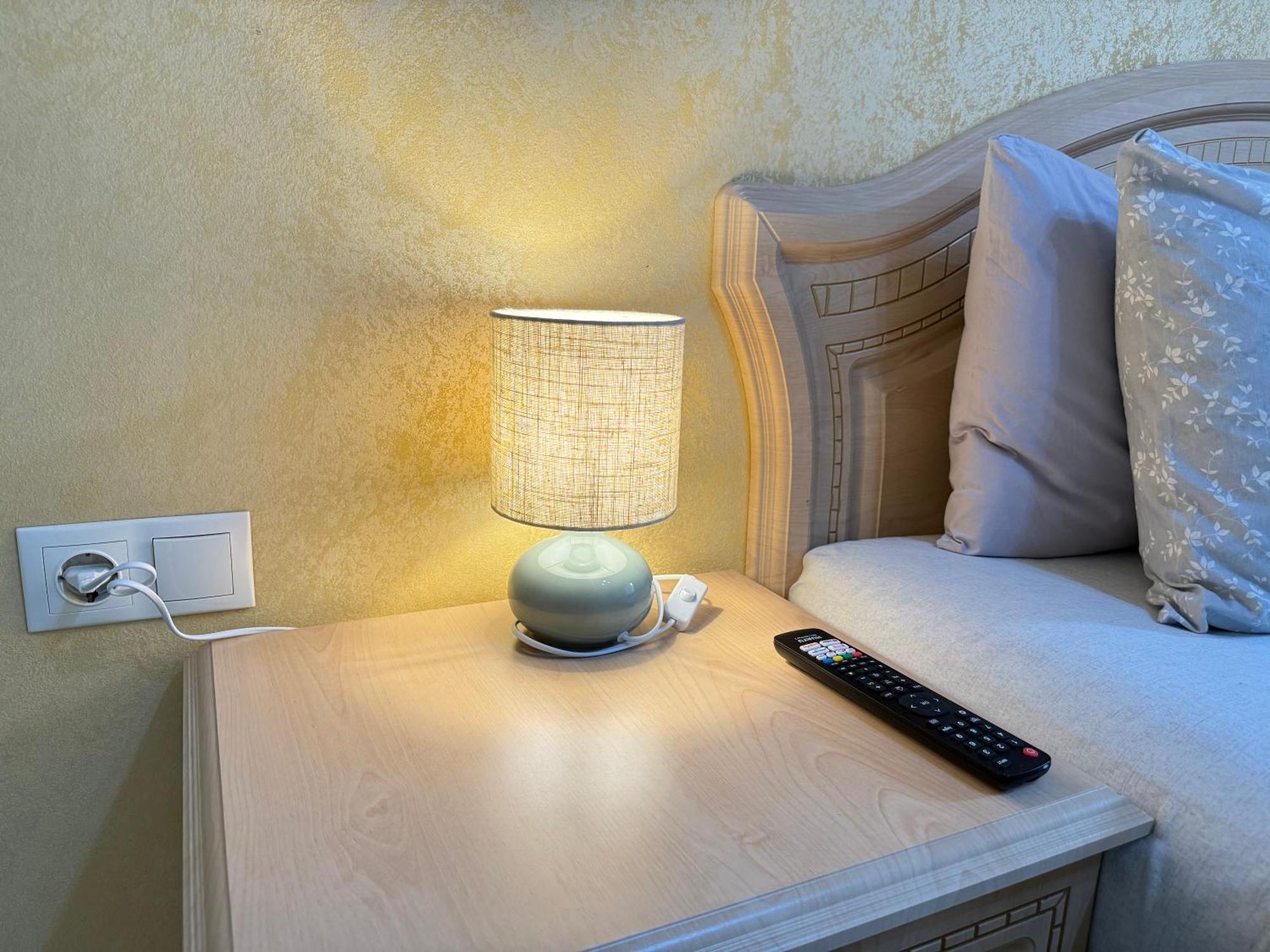 Cozy Two Bedroom Large Apartment คีชีเนา ภายนอก รูปภาพ
