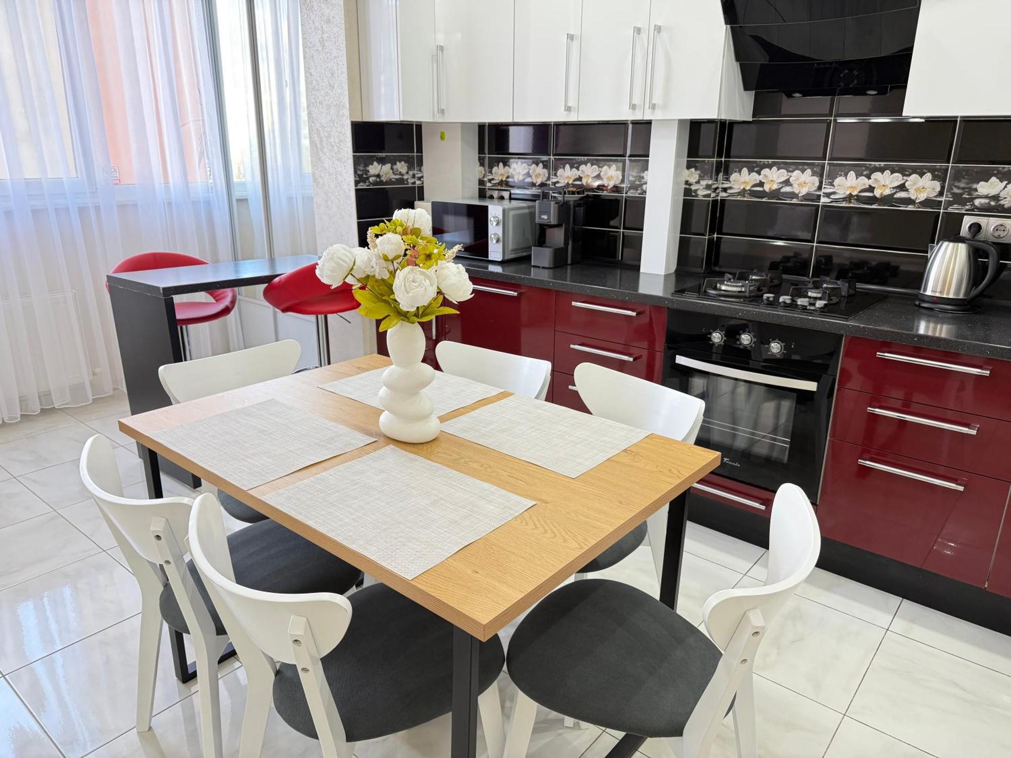 Cozy Two Bedroom Large Apartment คีชีเนา ภายนอก รูปภาพ