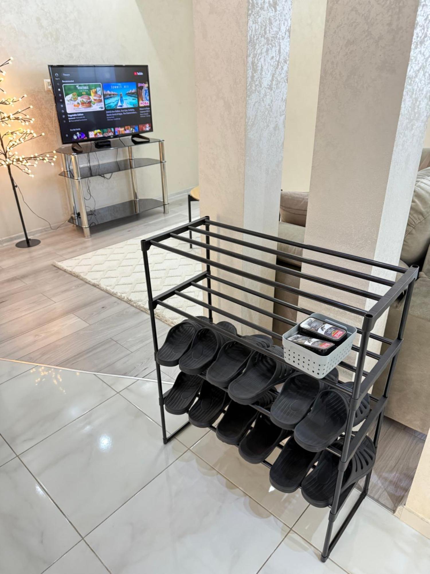 Cozy Two Bedroom Large Apartment คีชีเนา ภายนอก รูปภาพ