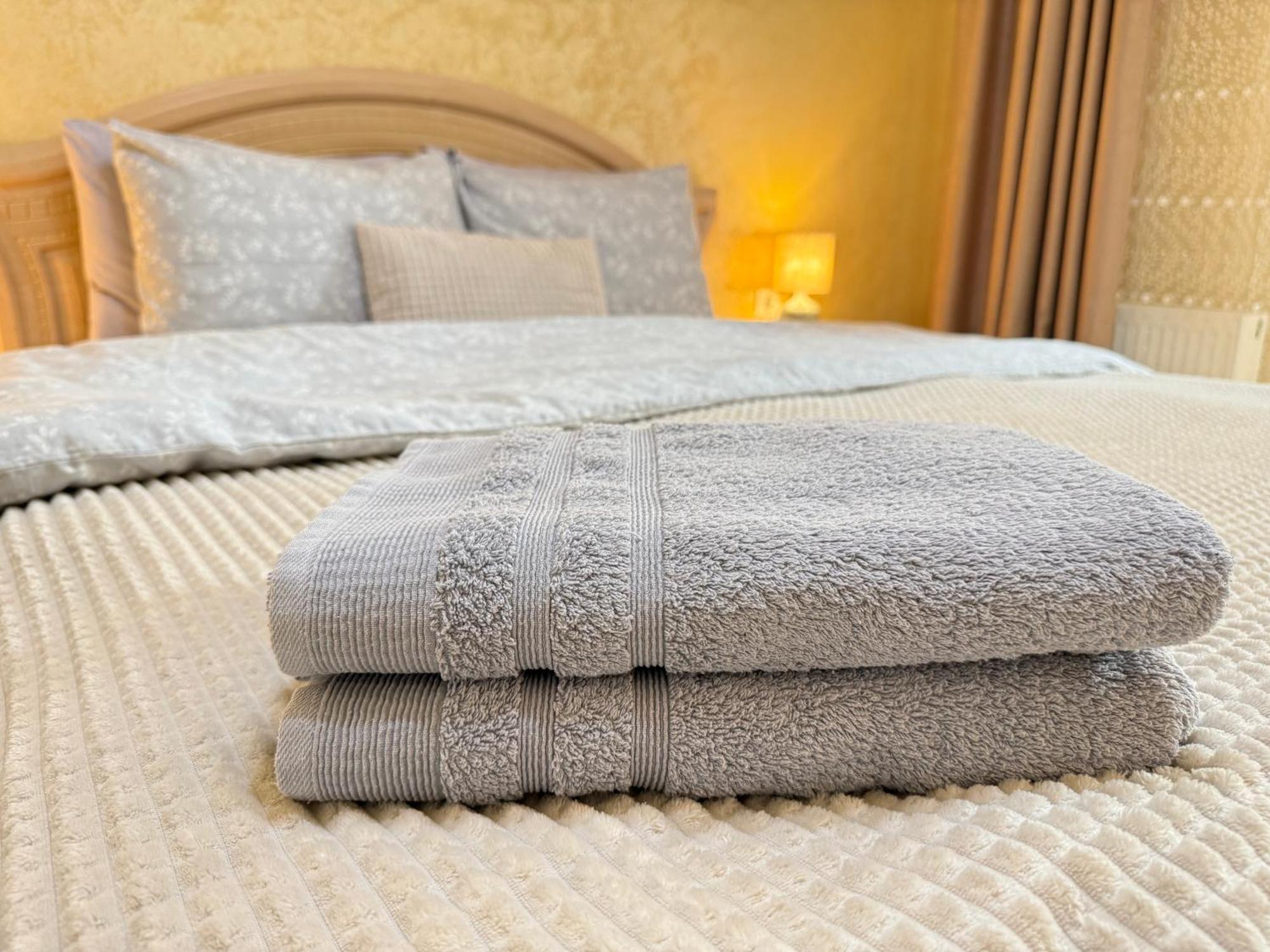 Cozy Two Bedroom Large Apartment คีชีเนา ภายนอก รูปภาพ