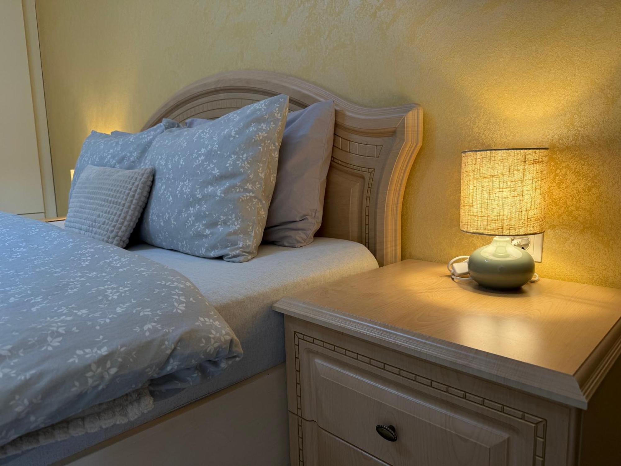 Cozy Two Bedroom Large Apartment คีชีเนา ภายนอก รูปภาพ