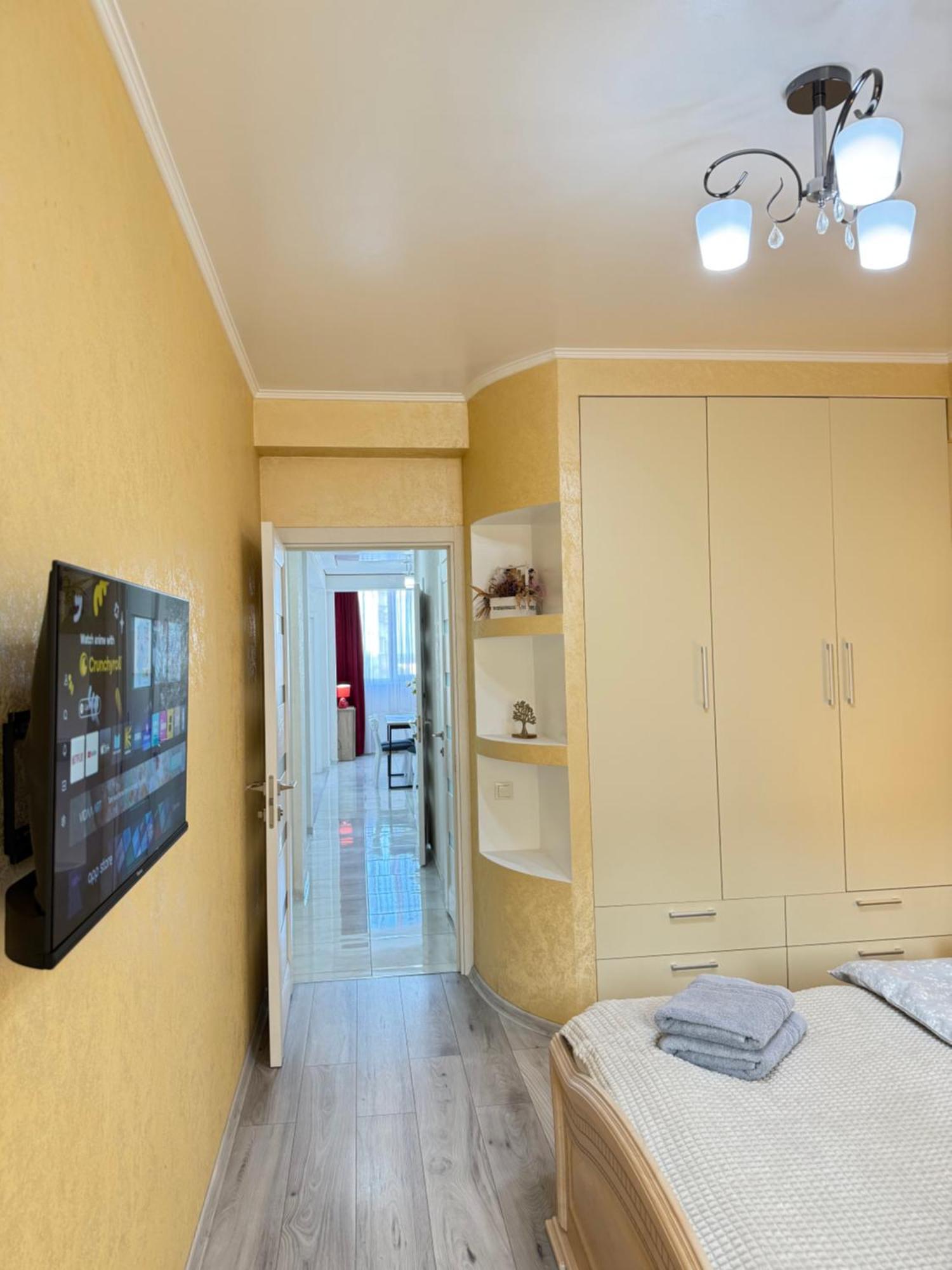 Cozy Two Bedroom Large Apartment คีชีเนา ภายนอก รูปภาพ