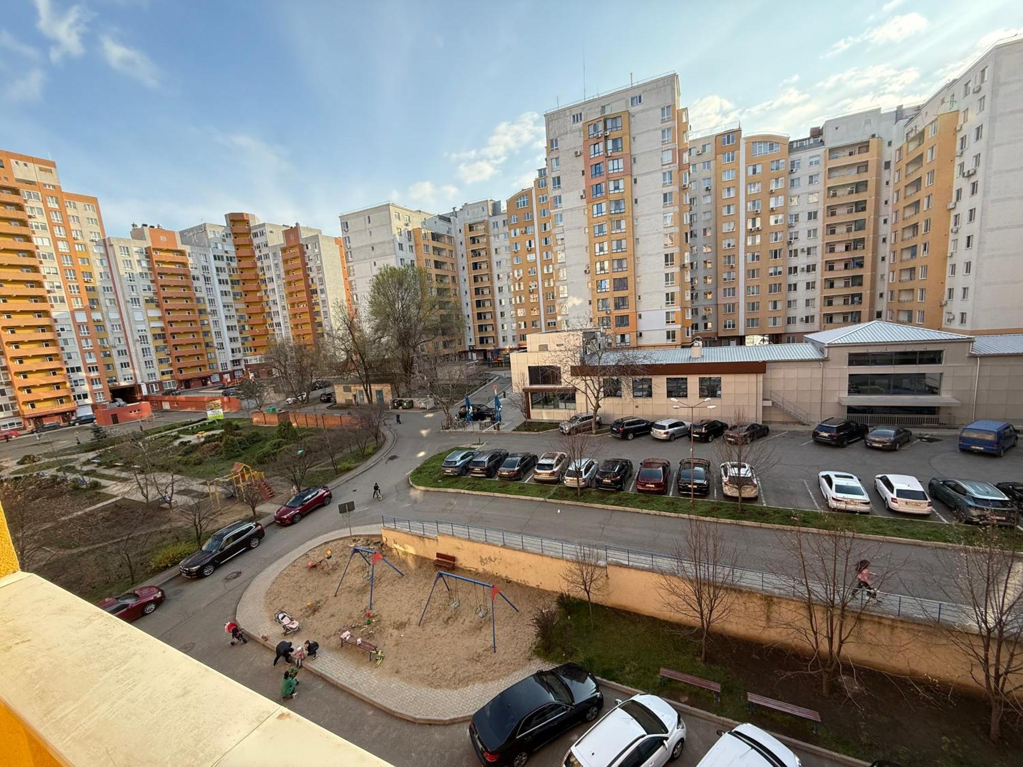 Cozy Two Bedroom Large Apartment คีชีเนา ภายนอก รูปภาพ