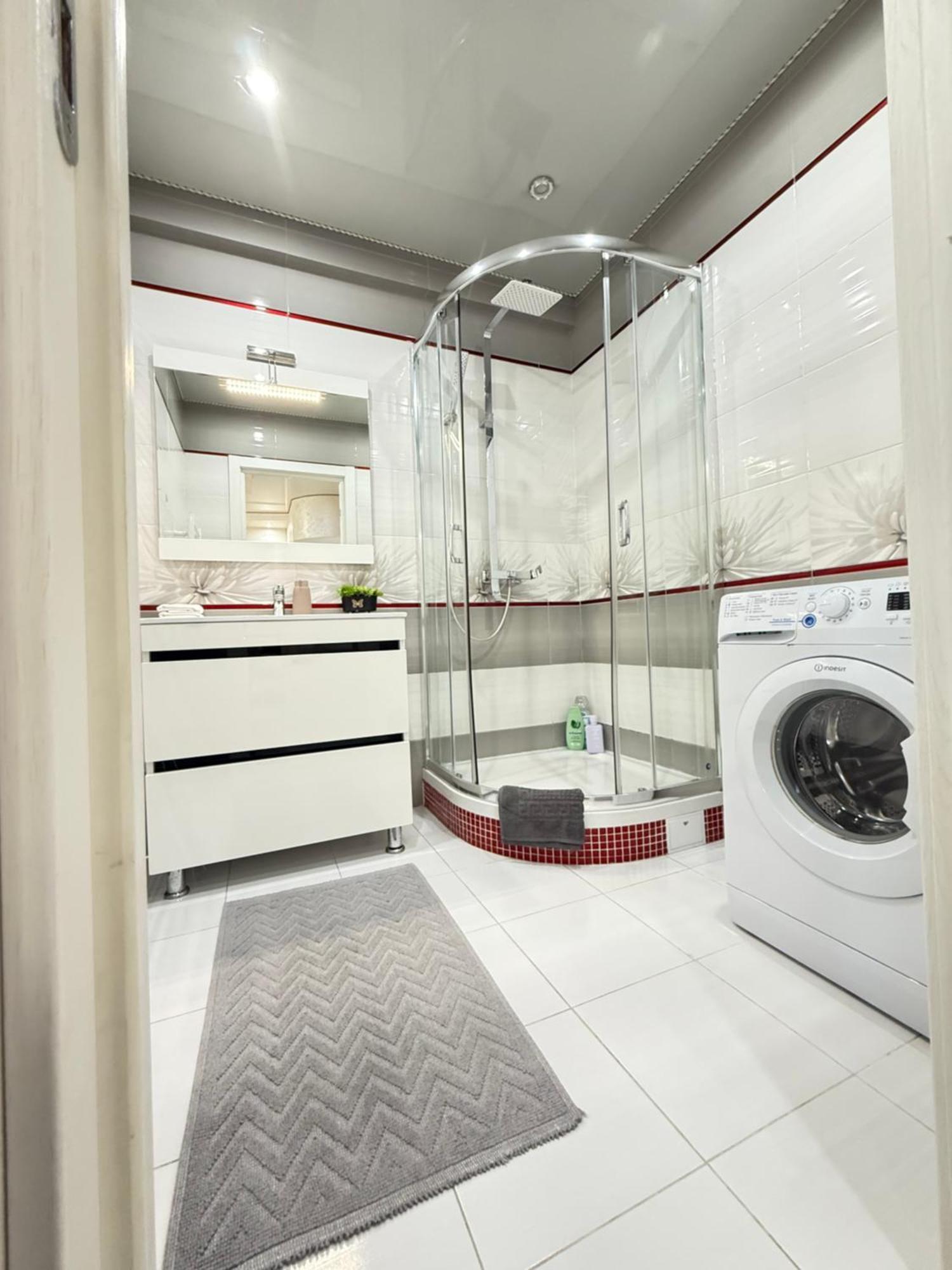 Cozy Two Bedroom Large Apartment คีชีเนา ภายนอก รูปภาพ
