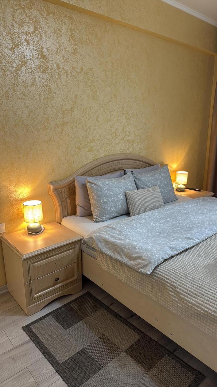Cozy Two Bedroom Large Apartment คีชีเนา ภายนอก รูปภาพ