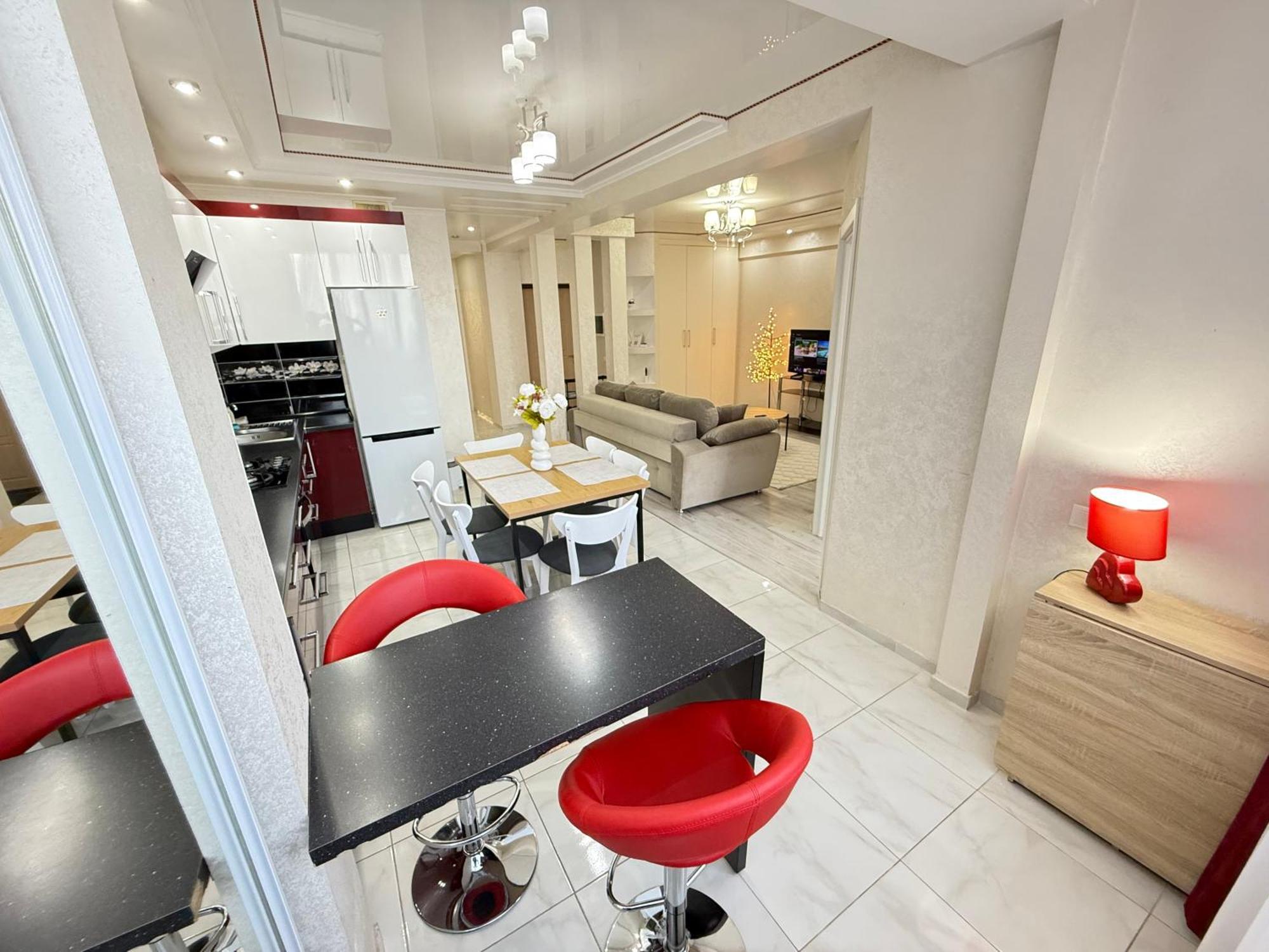 Cozy Two Bedroom Large Apartment คีชีเนา ภายนอก รูปภาพ