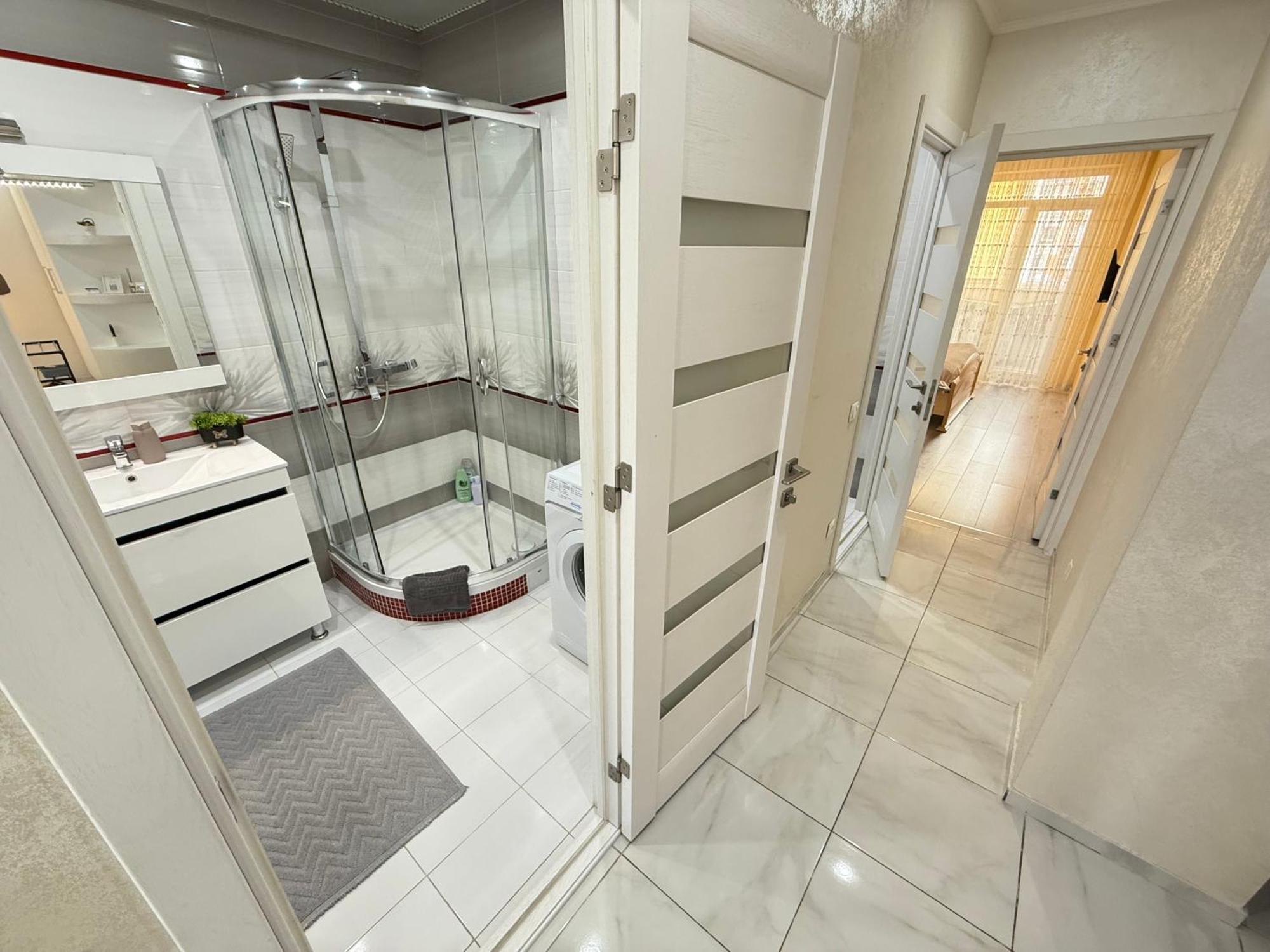 Cozy Two Bedroom Large Apartment คีชีเนา ภายนอก รูปภาพ