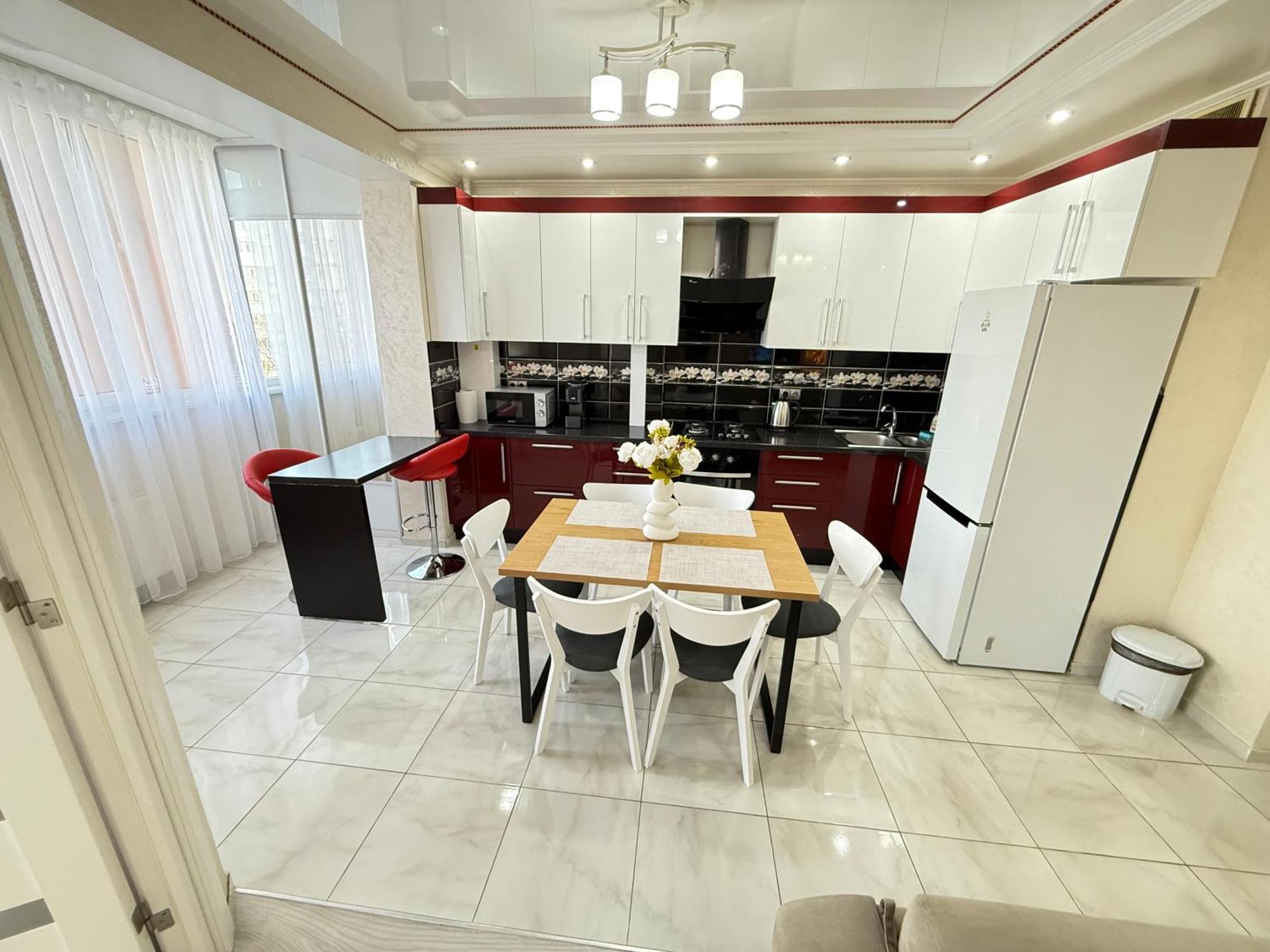 Cozy Two Bedroom Large Apartment คีชีเนา ภายนอก รูปภาพ