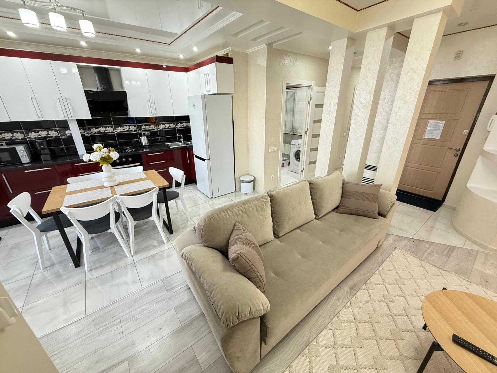 Cozy Two Bedroom Large Apartment คีชีเนา ภายนอก รูปภาพ