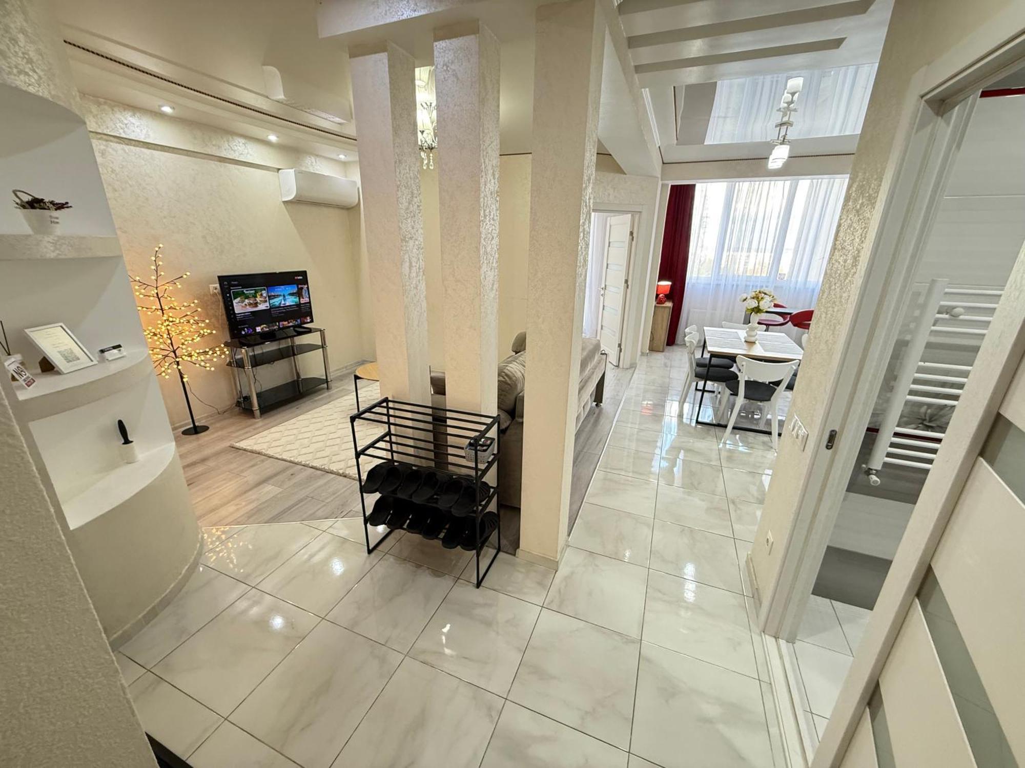 Cozy Two Bedroom Large Apartment คีชีเนา ภายนอก รูปภาพ
