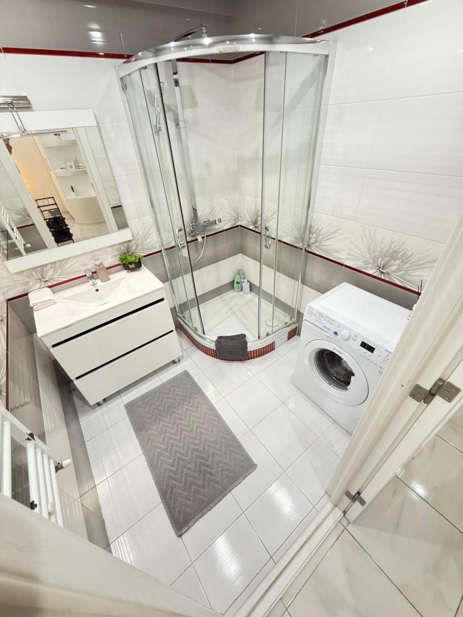 Cozy Two Bedroom Large Apartment คีชีเนา ภายนอก รูปภาพ